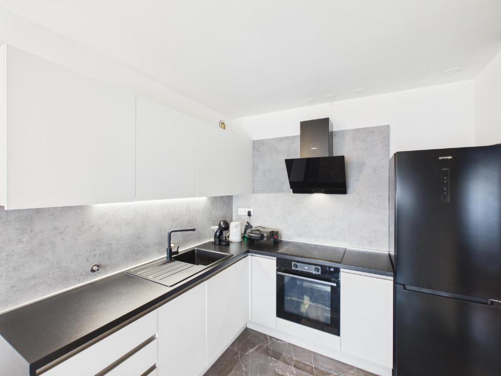 Urbana Rijeka 2BR Apartment Near City Center, Fast Wi-Fi