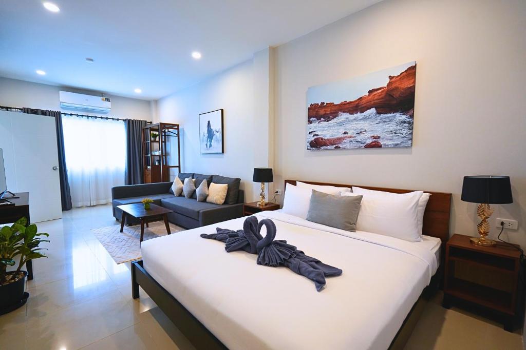 Llit o llits en una habitació de Tiny Dreams Room Rentals