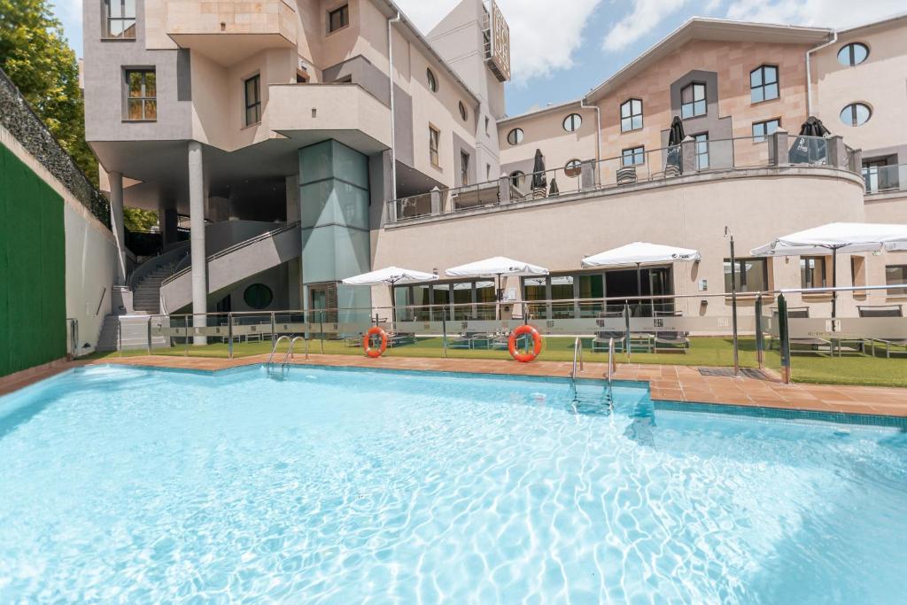 Piscina a Hotel Badajoz Center o a prop