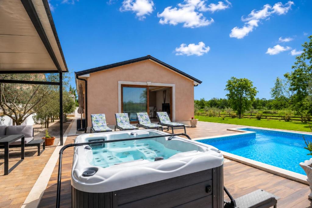Villa Mihaela by Briskva