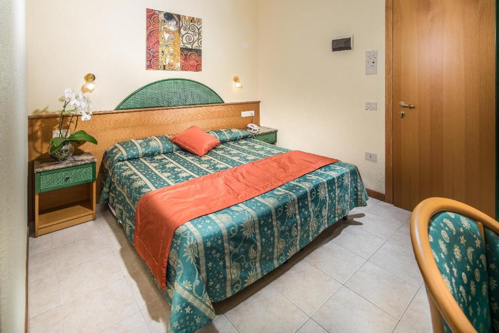 Postel nebo postele na pokoji v ubytování Hotel Bellevue