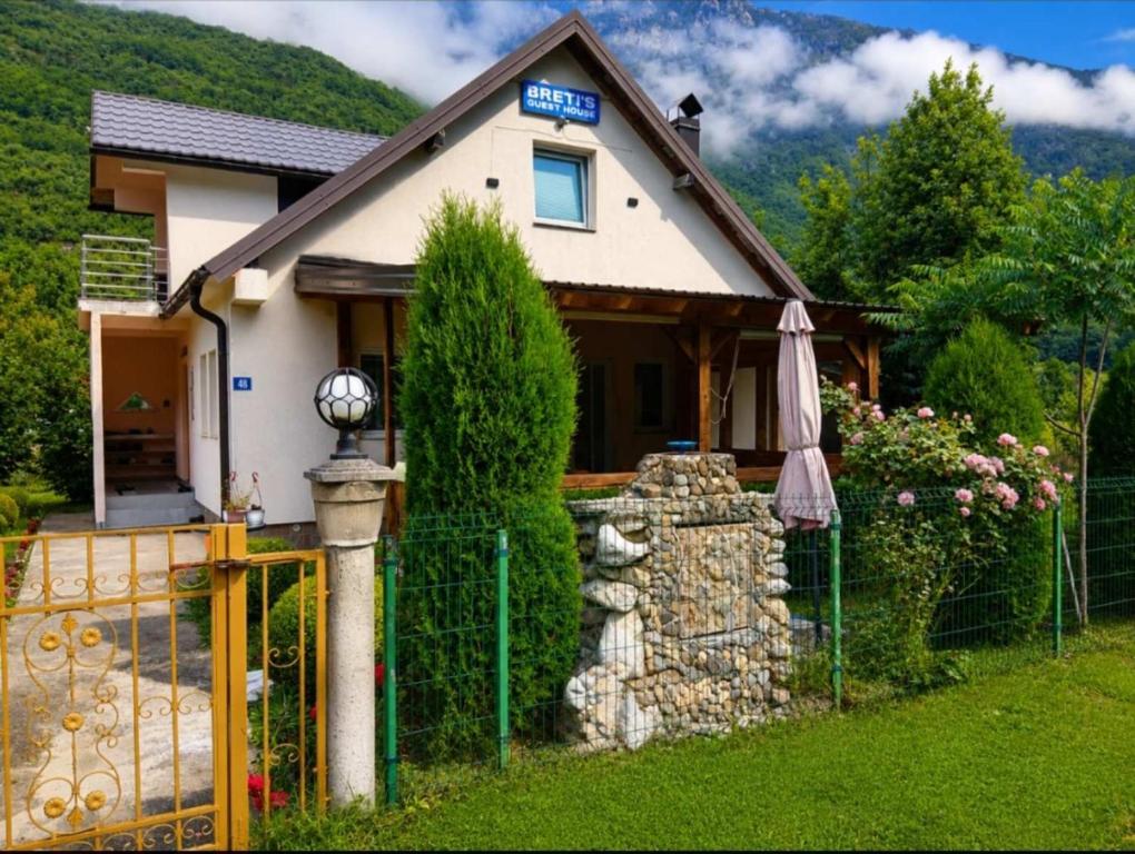 a house with a fence in front of it at Breti's GuestHouse in Vusanje