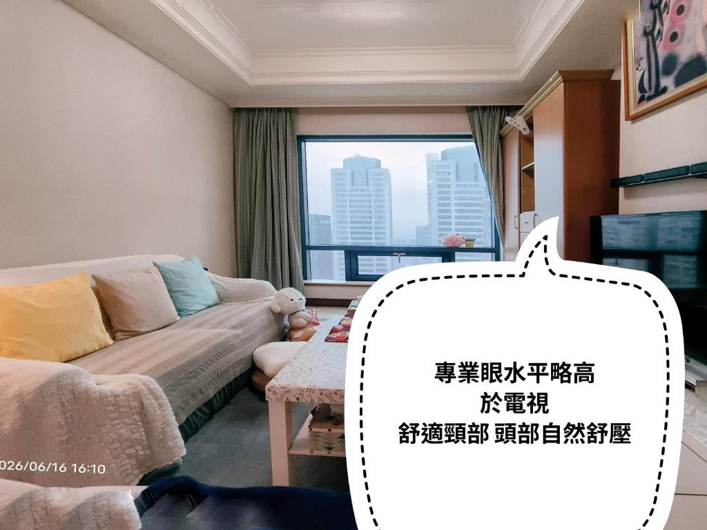 a living room with a couch and a window at Niwill Homestay in Taichung