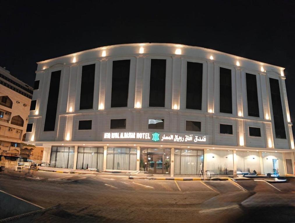 a large white building with a lot of windows at night at Afaq Royal Almassar Hotel ex Hayah Al Iman in Mecca