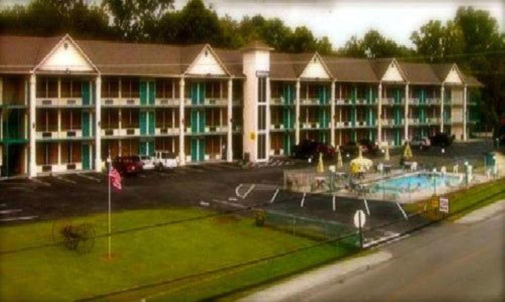 a large hotel with a tennis court in front of it at River Lodge South in Pigeon Forge