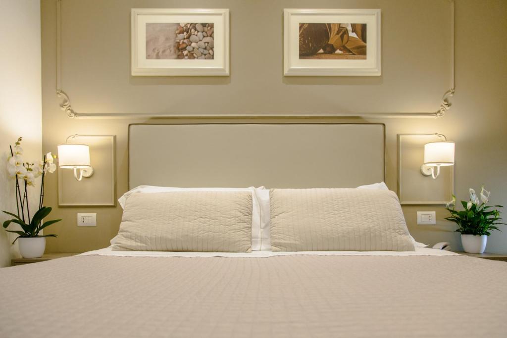 Postel nebo postele na pokoji v ubytování Hotel Ambassador