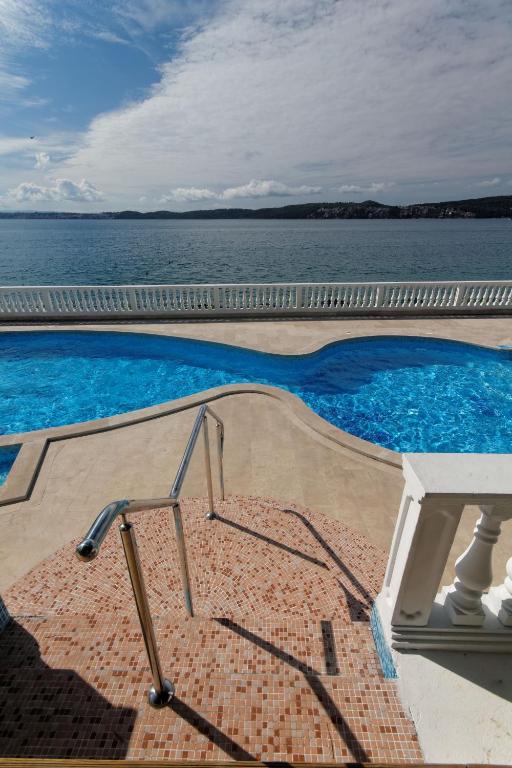 Bazén v ubytování Hotel Val All Inclusive nebo v jeho okolí