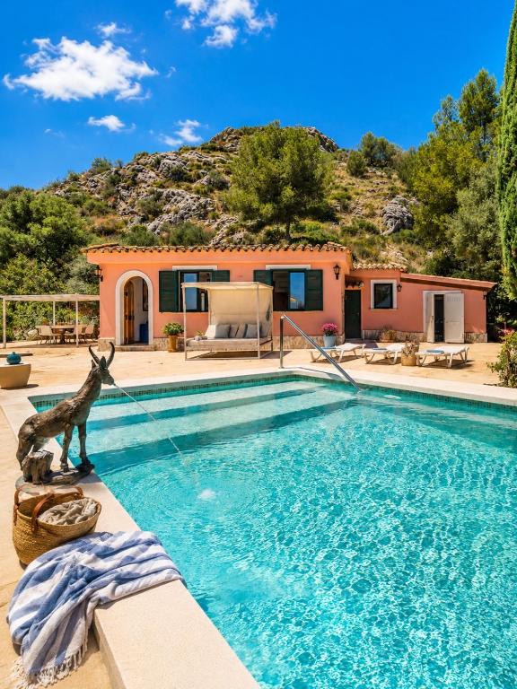 AGUAIT II - VILLA WITH PRIVATE MOUNTAIN PATH-BEACH APPROX 5 MIN WALKING BEACH,property belong Puerto Pollensa Villas and apartments