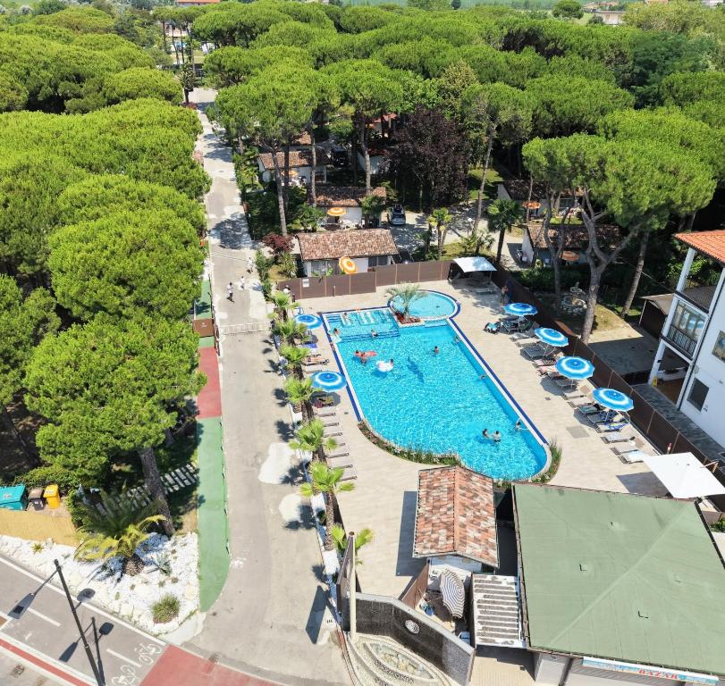 an overhead view of a pool at a resort at Harmonia Village in Lido di Jesolo
