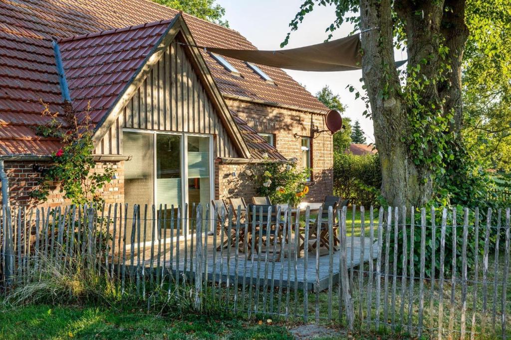 Landzeit Esens - Housity