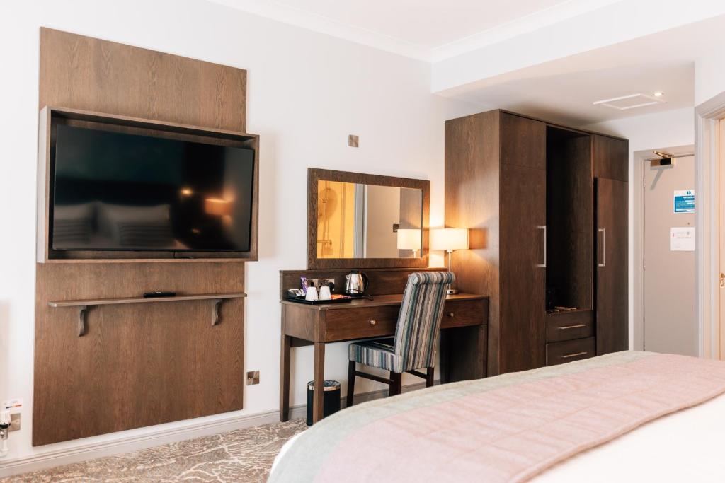 The Lodge Hotel - 