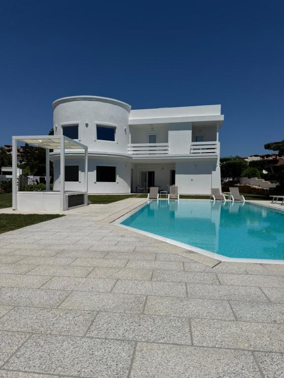 a large white house with a swimming pool at Al Mare da Francesca in Olbia
