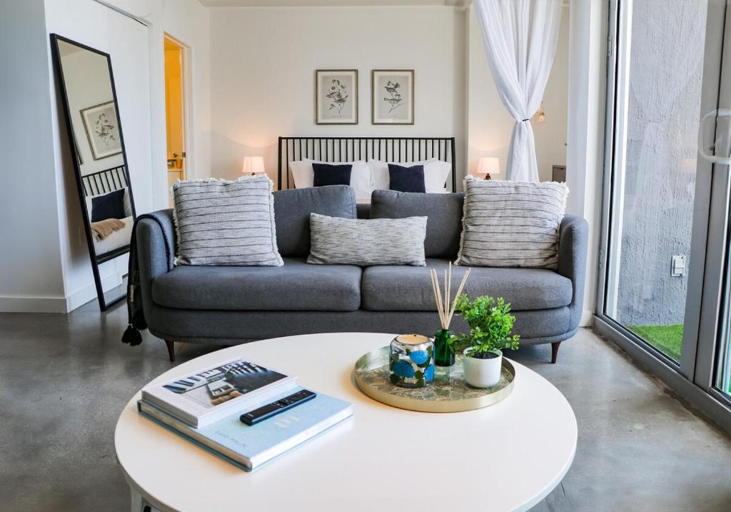 a living room with a couch and a table at Modern Studio by Brickell & Beach in Miami