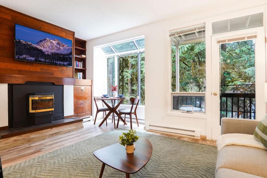 a living room with a couch and a tv at Twin Lakes Retreat in Glacier