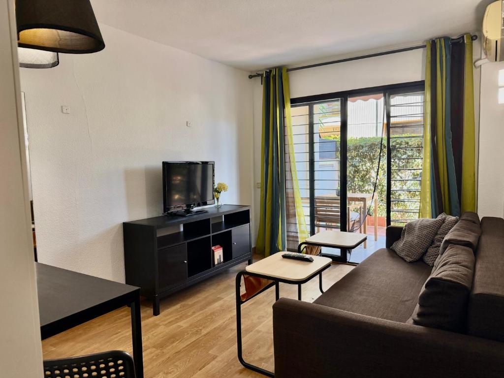 PONTI - Ground-Floor Apartment with Private Garden Terrace - 125 m from the Beach, AC