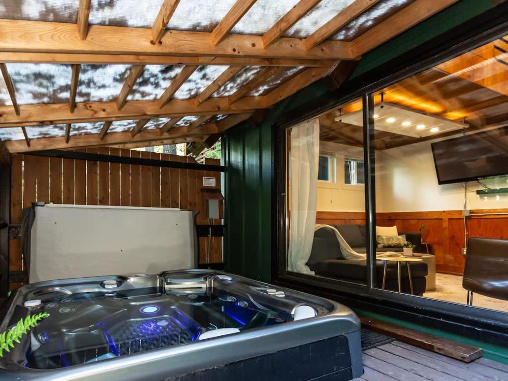 Birdhouse Cottage - Housity