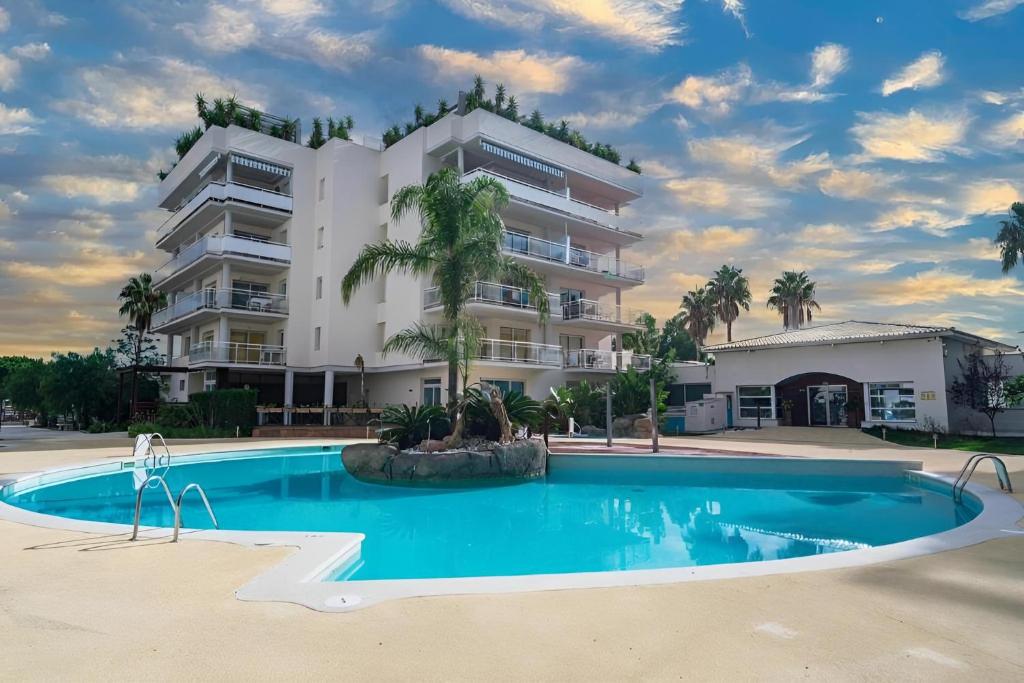 Sunny new apartment in Roses with 3 swimming pools