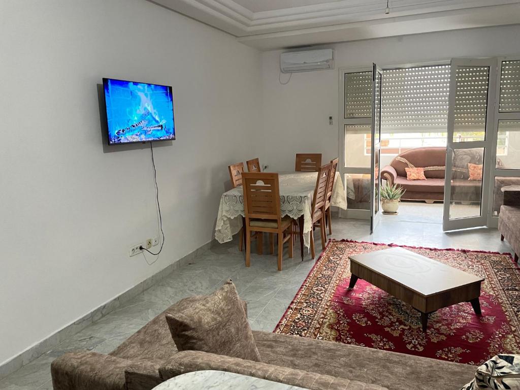 a living room with a couch and a table at Casa Cómoda in Nabeul