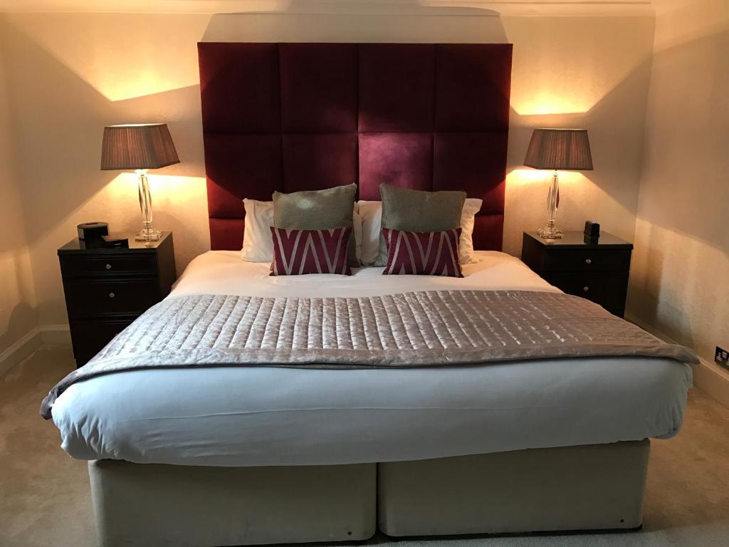 Letto o letti in una camera di Kildonan Lodge Hotel