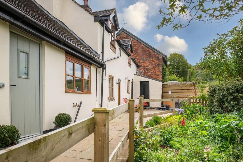 a house with a garden in front of it at Lovely 2 Bedroom Countryside Retreat in Shelve
