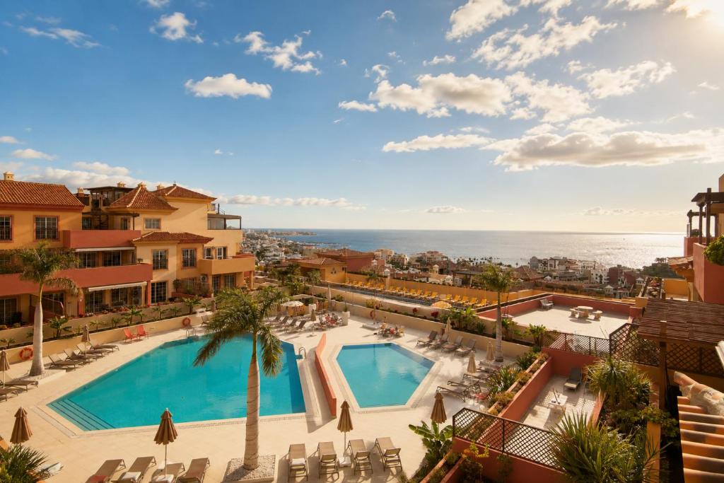 Luxury 2BR Ocean views Heated pool Garage