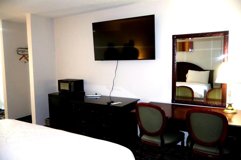 Avalon Hotel & Conference Center - 1 Cama Tamaño Queen, No Fumadores