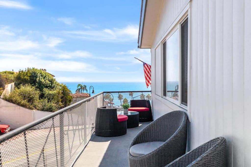 a balcony with chairs and a view of the ocean at San Clemente Sunset in San Clemente