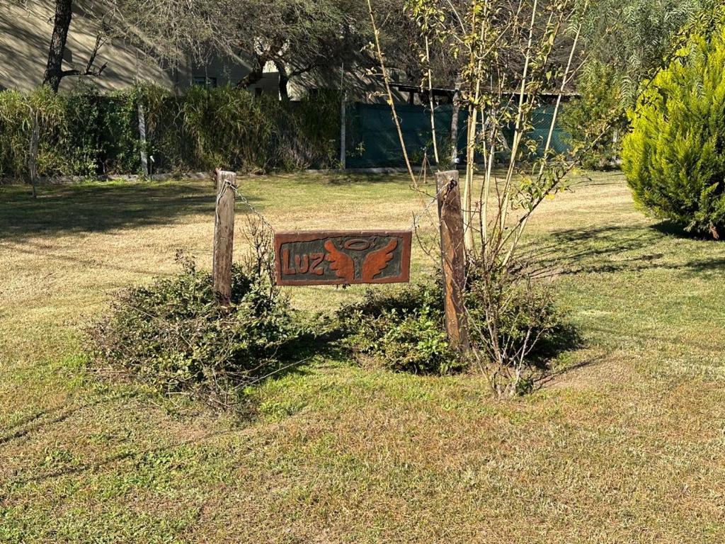 a sign on a fence in a yard at Finca Luz in Santiago del Estero