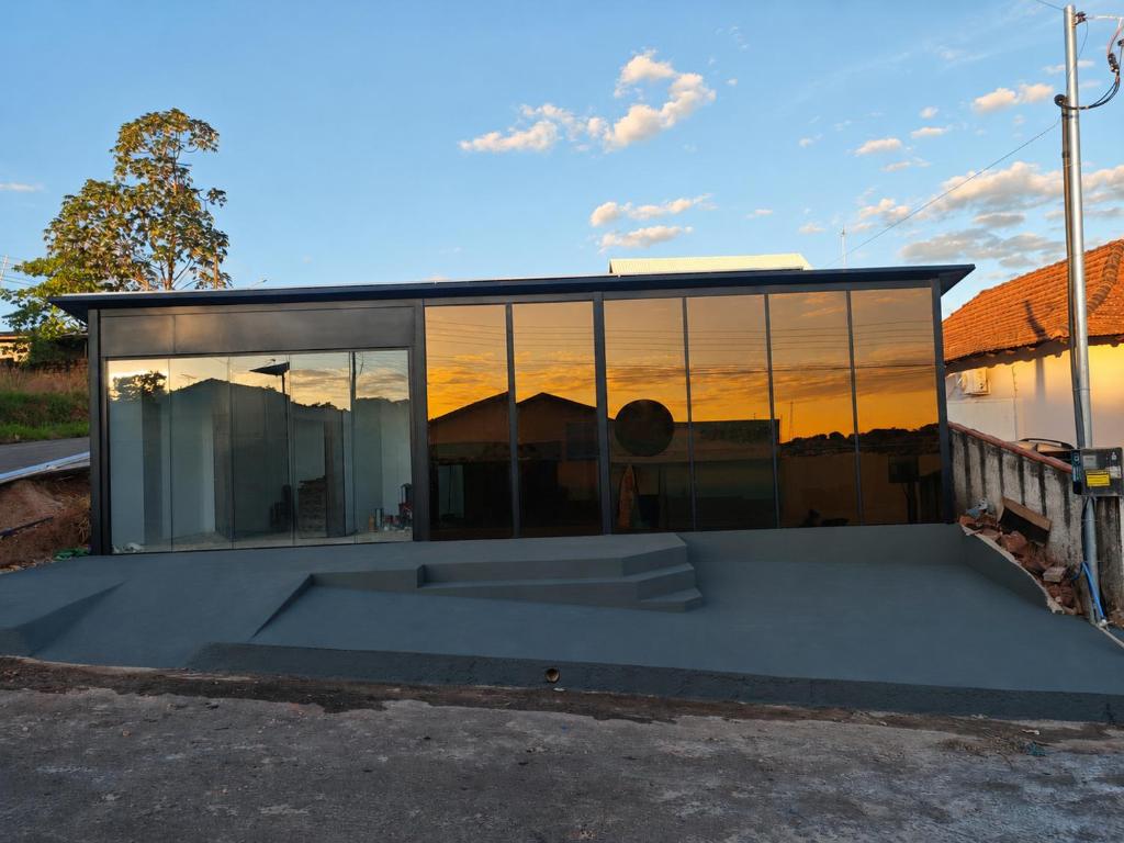 a building with a lot of windows and a ramp at City suítes hotel in Diamantino