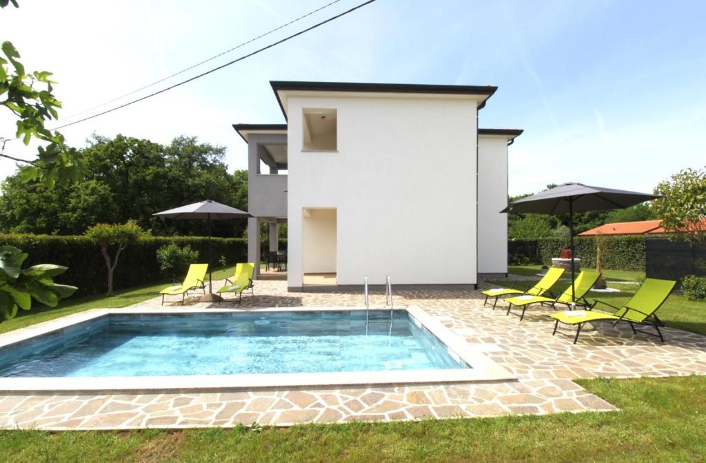 Apartments with swimming pool Rozac, Umag - 27251