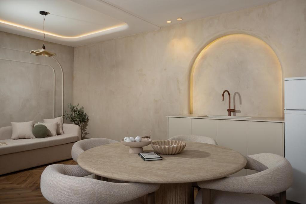 a living room with a table and two chairs at פנינת חמד Pninat Chemed in Safed