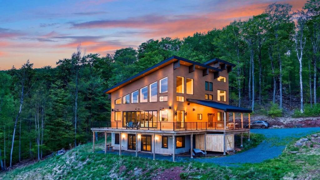 a house in the middle of a forest at Bates Ridge by AvantStay in Tannersville