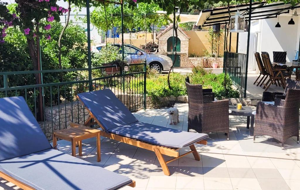 4 Bedroom Cozy Home In Slatine