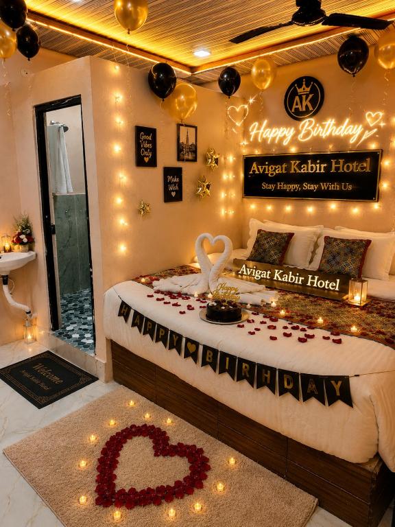 a bedroom with a bed with a swan and lights at Avigat Kabir hotel sanwer in Sānwer