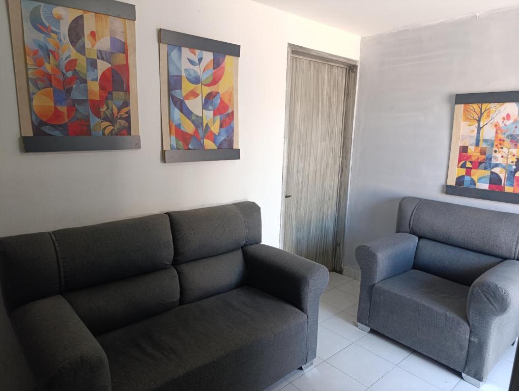 a living room with a couch and a chair at Departamento faja de oro in Salamanca