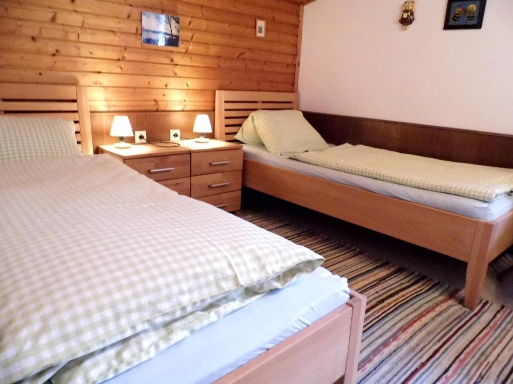 Postel nebo postele na pokoji v ubytování Biohof Schwanser