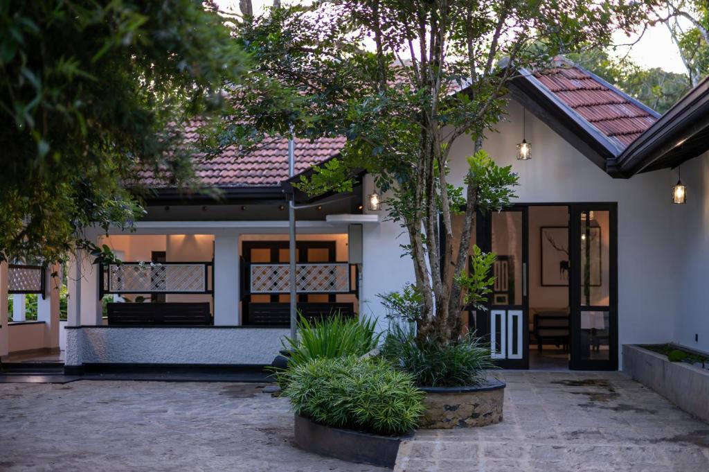 a house with a courtyard in front of it at Heritage Villa - 05 Bedroom Family Villa in Central Ahangama in Ahangama