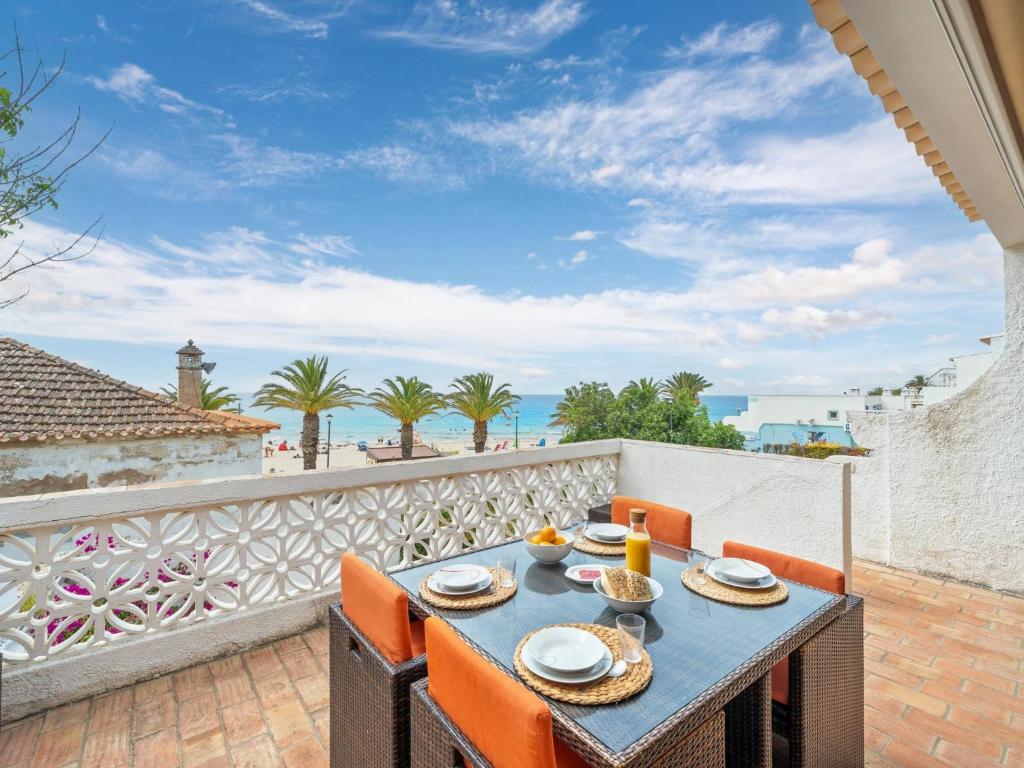 Beachfront Apartment with Sea View Balcony, Luz #2022