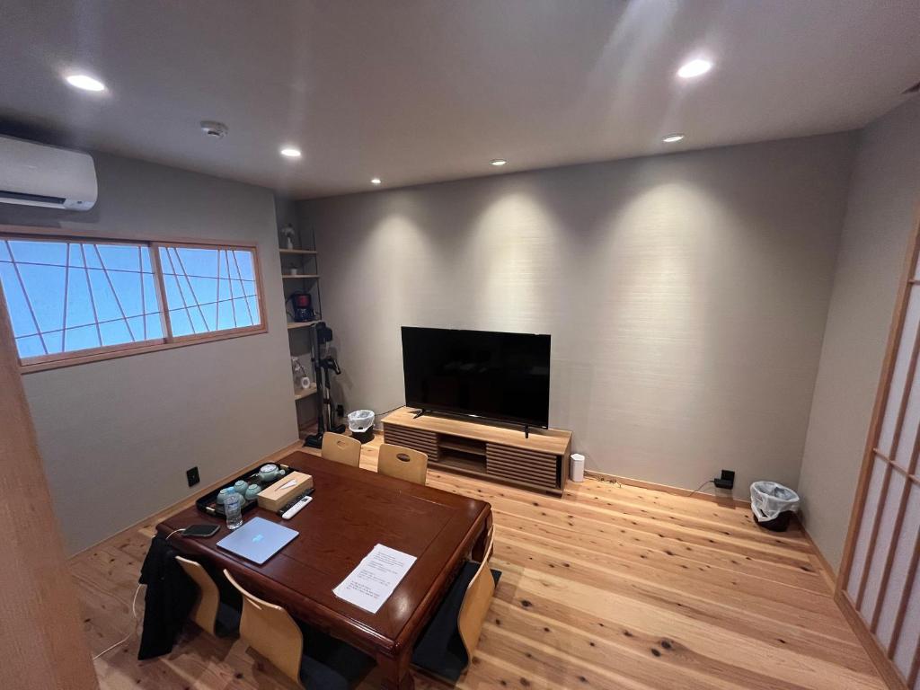 Creek勝山北byOROhotels,Spacious 3-Bedroom Private House - 8 Mins to Momodani Station