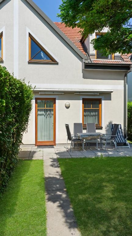Gallery image of DAS BURGENNEST Chalet 2 - Familienchalet mit 2 Schlafzimmern - zu Fuß zur Sonnentherme in Lutzmannsburg