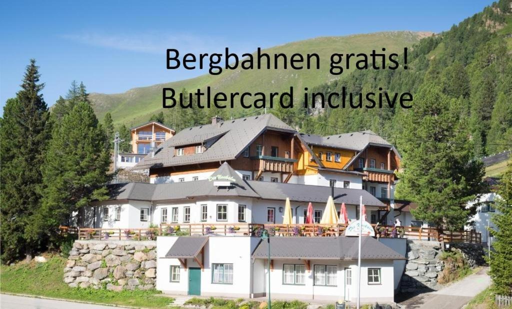 Ein Gebäude auf einem Hügel mit der Aufschrift „Benjamin Franklin Grants Battlefield Institute“ in der Unterkunft Die Nockalm in Turracher Hohe