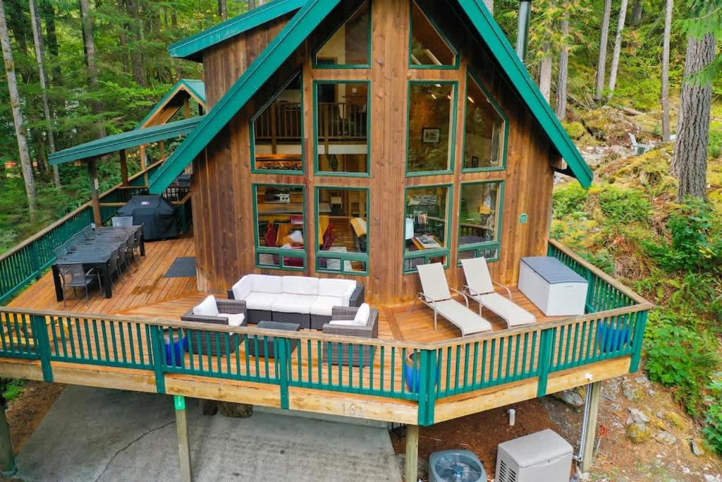an overhead view of a large wooden house at Snowline Grand Lodge in Glacier