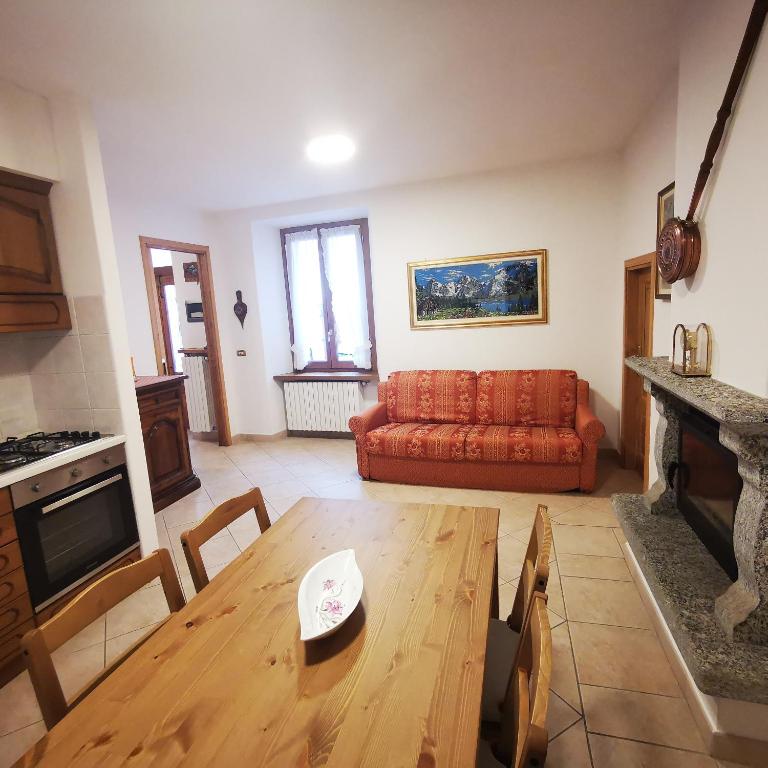 a living room with a table and a couch at Casa MEME' in Santa Maria Maggiore