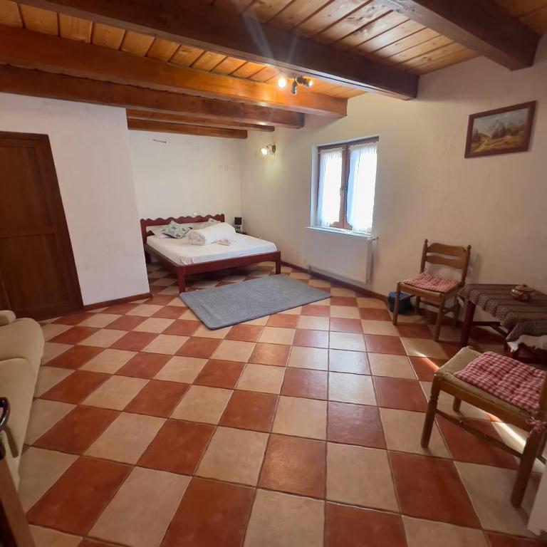 a large living room with a checkered floor at Pensiunea Cambiano in Beliş