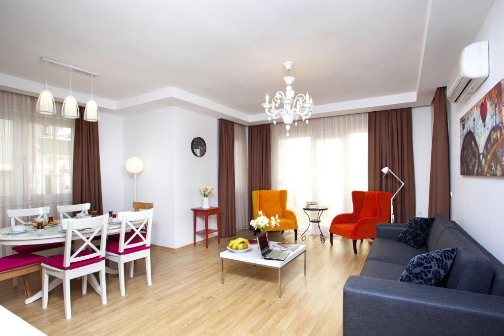 The Room Hotel & Apartments - 