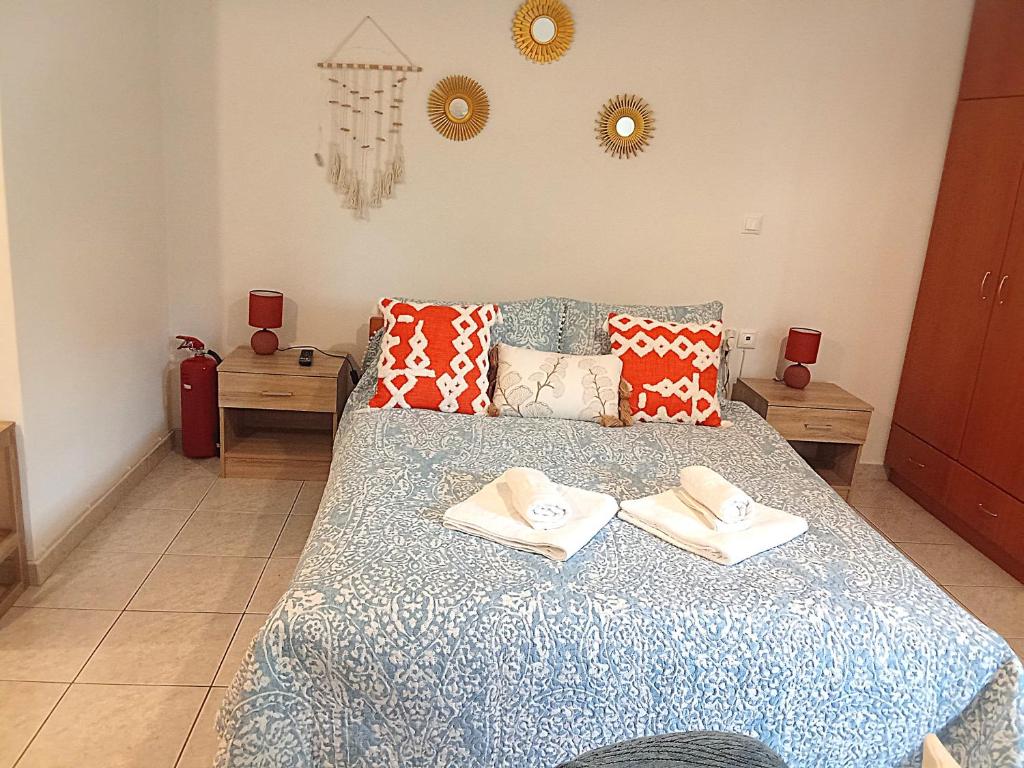a bedroom with a bed with two towels on it at Kyma studio Modern Stay in Nea Artaki