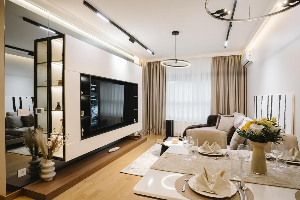 a living room with a table and a television at CIA apartmani - Arandjelovac Bekatown Apartment in Arandelovac