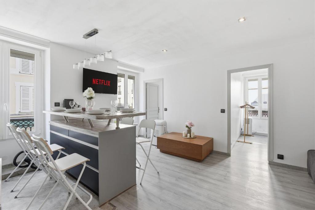 2BR Boutique Apartment Near Bastille with Netflix
