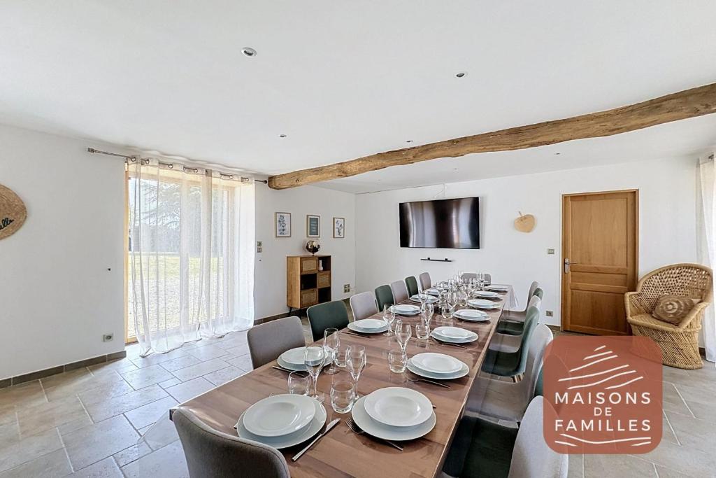 a large dining room with a long table and chairs at Maisons de Familles Quiet family-friendly vacation rental with a spa in Équilly