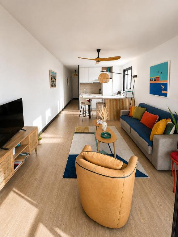 Home Riviera - One-Bedroom Apartment Near Beach